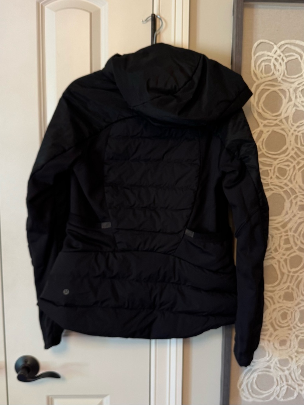 Lululemon Women's Black Hooded Lightweight Jacket size 8 - Picture 5 of 5